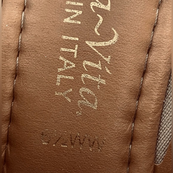 Wide width Gold leather open-toe wedges w/carved detail - Picture 4 of 4